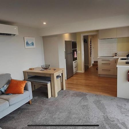 Fully Renovated Hillside Apartment Close To City クライストチャーチ エクステリア 写真
