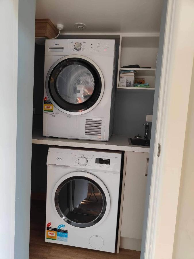 Fully Renovated Hillside Apartment Close To City クライストチャーチ エクステリア 写真