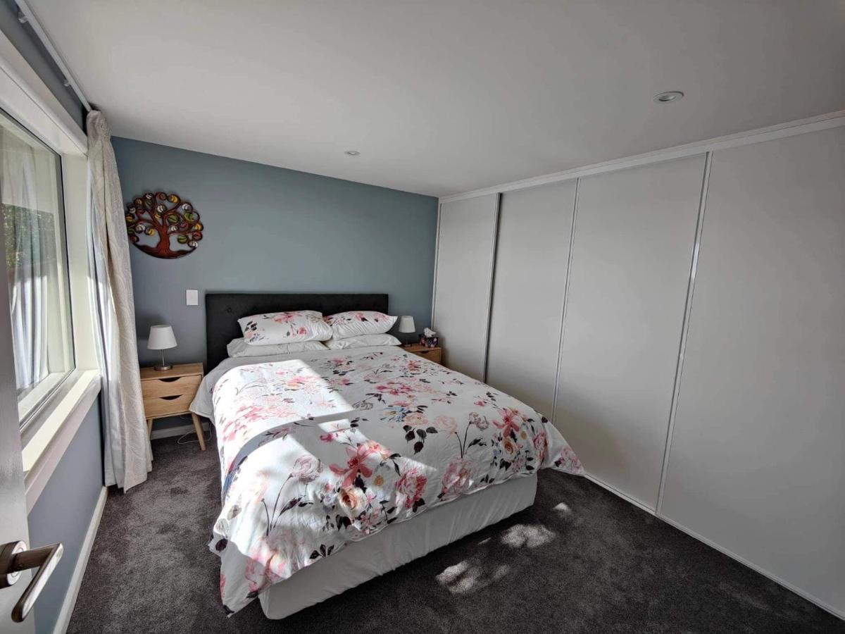 Fully Renovated Hillside Apartment Close To City クライストチャーチ エクステリア 写真