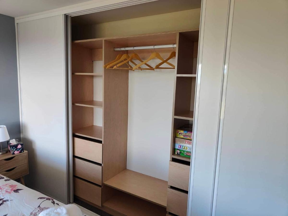 Fully Renovated Hillside Apartment Close To City クライストチャーチ エクステリア 写真