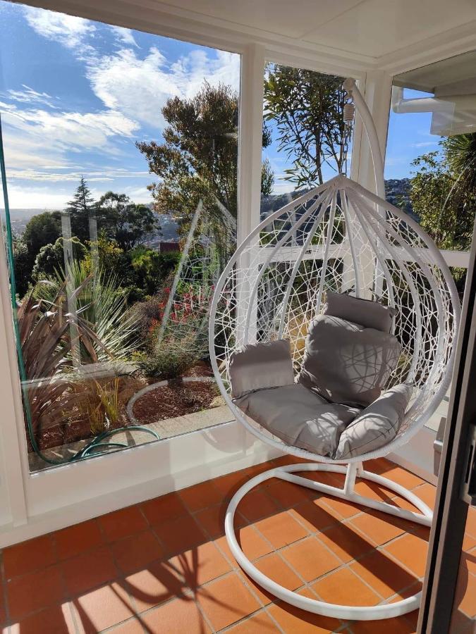 Fully Renovated Hillside Apartment Close To City クライストチャーチ エクステリア 写真